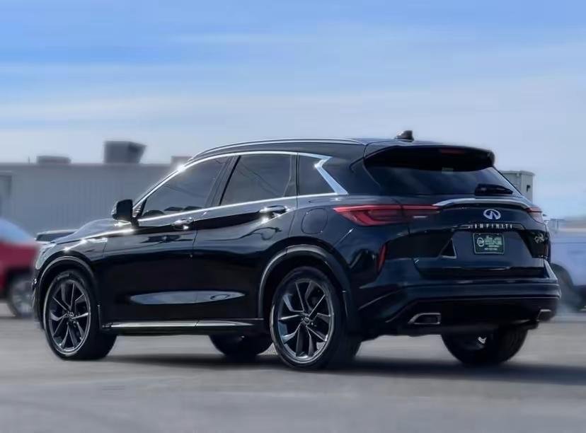 2019 Infiniti QX50 Essential Sport Utility 4D - Image 4
